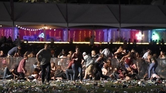 Xả súng vào lễ hội âm nhạc ở Las Vegas: Hơn 50 người chết, 200 người bị thương
