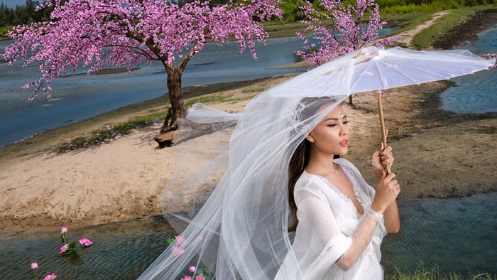 Diệu Huyền hoá thân chị Hằng, tung ảnh 'trăng nước hữu tình' trước thềm Trung thu