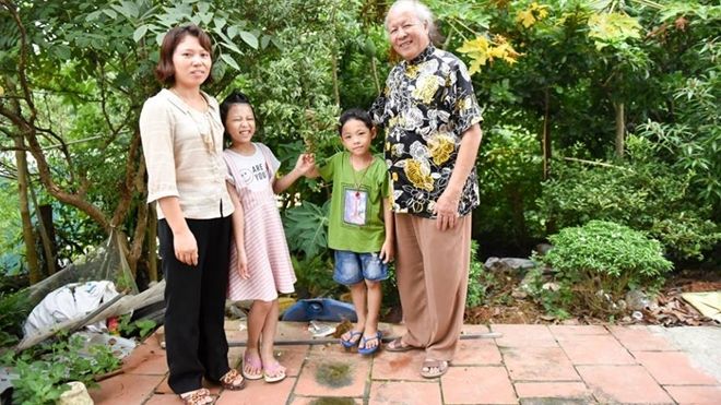 Chuyện tình hi hữu của cặp đôi chênh nhau 53 tuổi, tổ chức đám cưới suốt 28 ngày