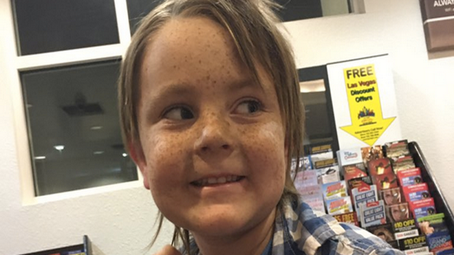 Bị lạc trong vụ nổ súng Las Vegas, bé trai 5 tuổi may mắn tìm được mẹ nhờ mạng xã hội