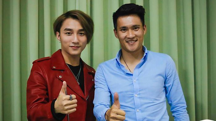 Tự truyện của Công Vinh sẽ còn hot hơn cả 'Chạm đến giấc mơ' của Sơn Tùng MTP?