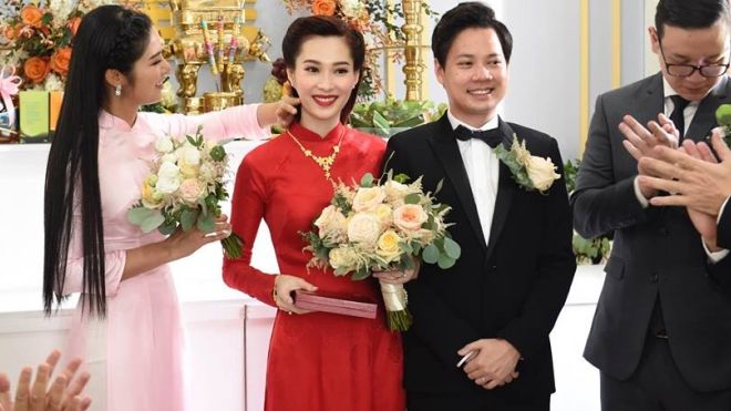 Ảnh hiếm hoi: Cận cảnh lễ rước dâu của Hoa hậu Thu Thảo và Trung Tín trong tư gia sang trọng