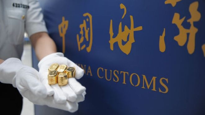 Thủ đoạn tinh vi của dân buôn lậu: Nhét vàng vào hậu môn để qua mặt hải quan