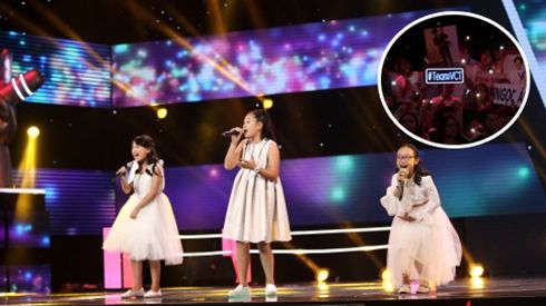 Khán giả đồng loạt cùng nhau tạo nên khung cảnh 'ảo diệu' cổ vũ 'bộ ba lắm lời' đội Vũ Cát Tường