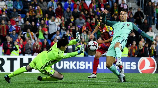 Vòng loại World Cup 2018: Ronaldo chói sáng, Bồ Đào Nha tiếp tục bám đuổi Thụy Sỹ