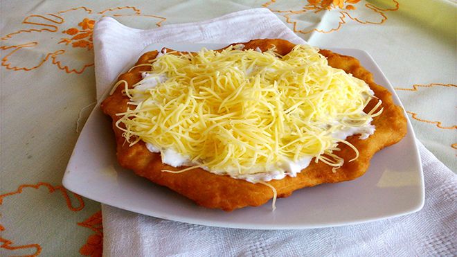 Thăm 'người anh em kết nghĩa' của Hội An ăn bánh Lángos