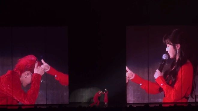 Fan ‘quắn quéo’ với khoảnh khắc G-Dragon khuỵu gối, ngoắc tay nhận lời đến concert IU