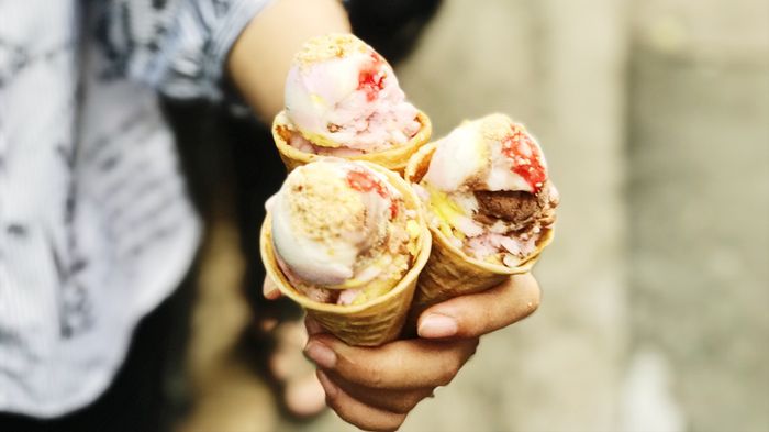 Trở về tuổi thơ với các món ăn trong phố Lương Nhữ Học