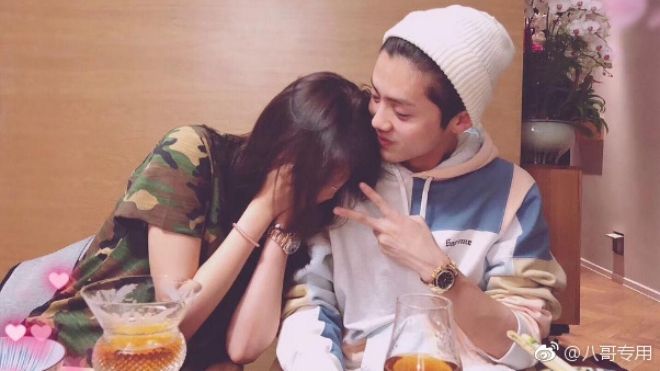 Hậu công khai tình yêu, Quan Hiểu Đồng 'cứa nát' trái tim fan girl Luhan khi đăng ảnh cả hai tình tứ