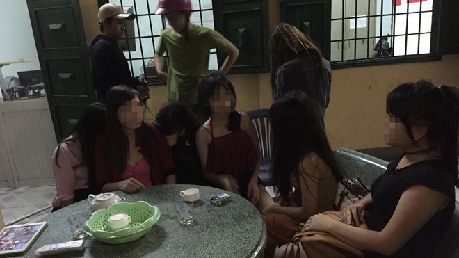 Giải cứu thiếu nữ 15 tuổi bị lừa bán vào quán cà phê kích dục