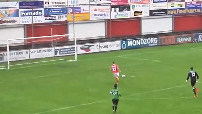 Clip hot: Pha bỏ lỡ 'siêu ngớ ngẩn' của cầu thủ Hà Lan