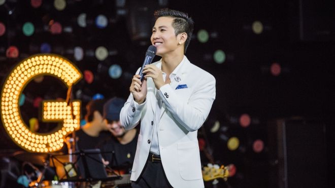 Mai Tiến Dũng lần đầu trải lòng về khó khăn tại hải ngoại trong đêm nhạc riêng