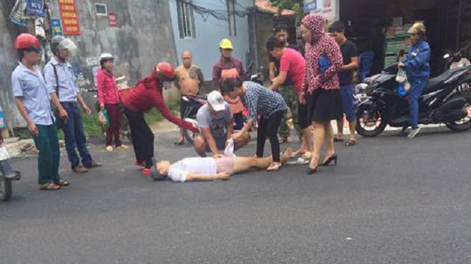 Vận động viên Pencak silat bị trúng đạn vào bắp đùi khi đang đi trên đường