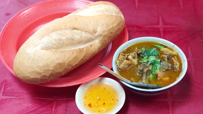 Rủ nhau ghé quán phá lấu lâu năm ngon - bổ - rẻ gần ngay bến xe miền Đông