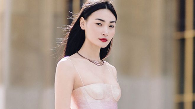 Sau Louis Vuitton, Thùy Trang tiếp tục sải bước ở show của Chanel