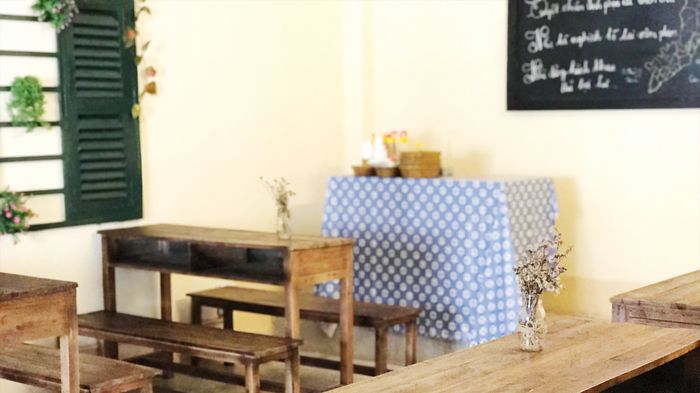 Trở về thời học sinh với quán cà phê giống trường học như đúc