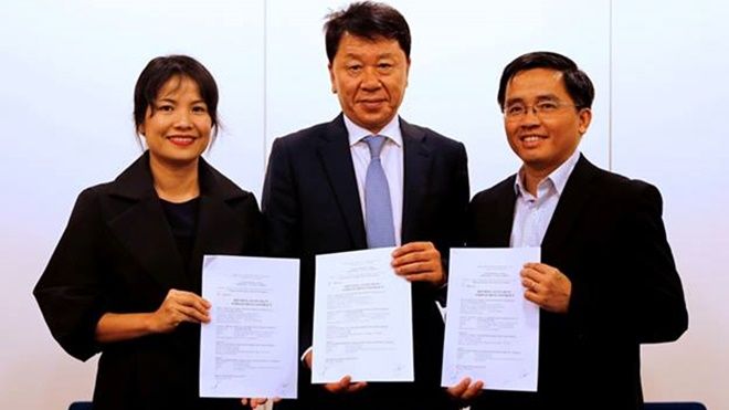 Bầu Đức ký hợp đồng với HLV 'xịn' hơn cả ĐT Việt Nam