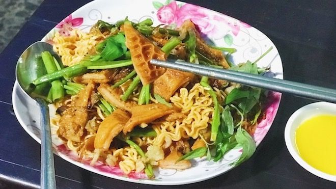 Nếu đến Phú Nhuận, đừng bỏ qua món phá lấu xào me hấp dẫn nhé