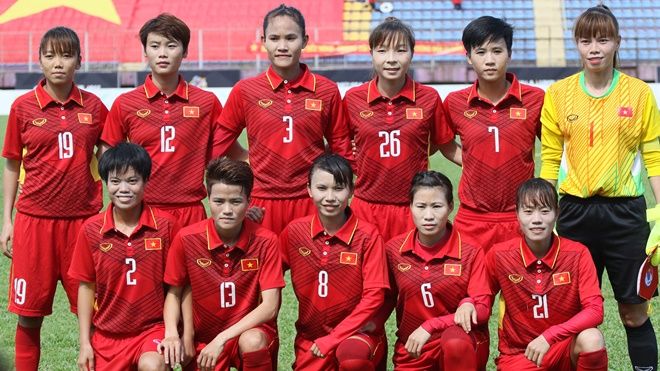 Cầu thủ nữ Việt Nam góp 160 triệu mua tivi cho ban huấn luyện