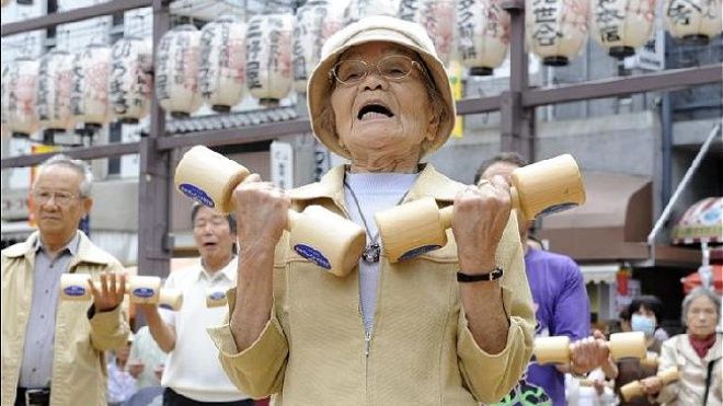 Vì sao ở Nhật Bản, tã dành cho người lớn còn bán chạy hơn cả tã trẻ em?