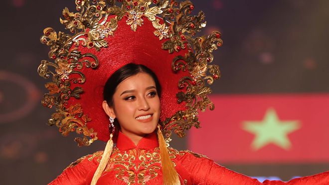 Á hậu Huyền My lộng lẫy trong phần thi Trang phục dân tộc tại Miss Grand International 2017