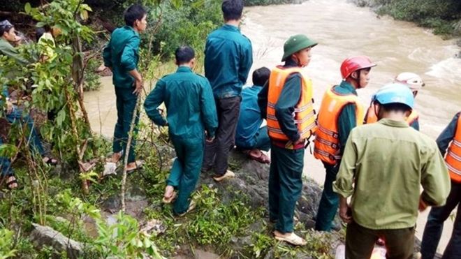 Sang nhà vợ sắp cưới trong đêm, nam thanh niên bị nước lũ cuốn trôi