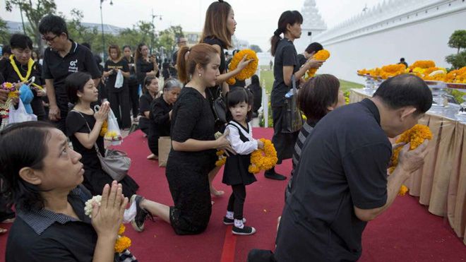 Một năm ngày mất Quốc vương Thái Lan: Nỗi đau còn mãi với người ở lại