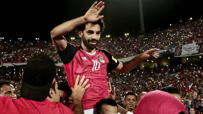 Cha bị cướp dí súng vào đầu, sao Liverpool làm hành động 'ngu ngốc' khiến triệu người cảm động