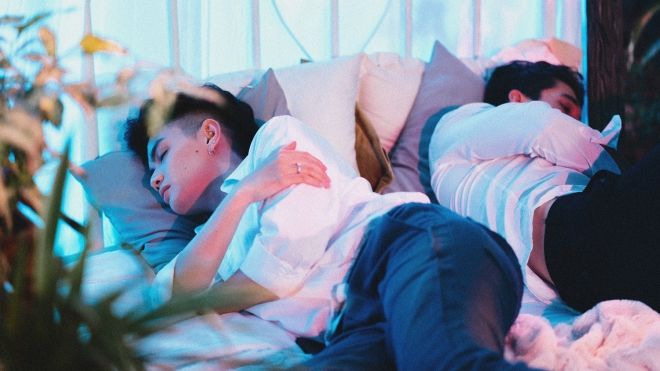 Hé lộ hình ảnh 'giường chiếu' của Đào Bá Lộc và mẫu Tây trong MV về tình cũ