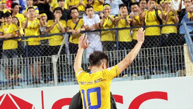 Sau Công Vinh, CĐV SLNA tri ân 'Ronaldo Việt Nam' trong ngày đại chiến HAGL