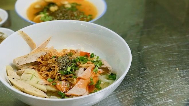 Thử ngay món bánh canh cua trộn vừa có mặt tại Sài Gòn