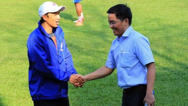 HLV tạm quyền HAGL tiết lộ lý do đội bóng phố núi thay tướng