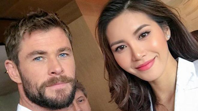 Nơi trời Úc, Minh Tú xinh đẹp quyến rũ như nữ thần sánh vai bên 'Thor' Chris Hemsworth