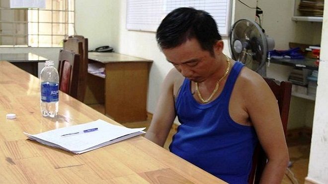 Người đàn ông giết người tình rồi ôm bình gas cố thủ