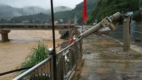 Phát hiện 2 thi thể công dân Lào bị lũ cuốn sang Việt Nam