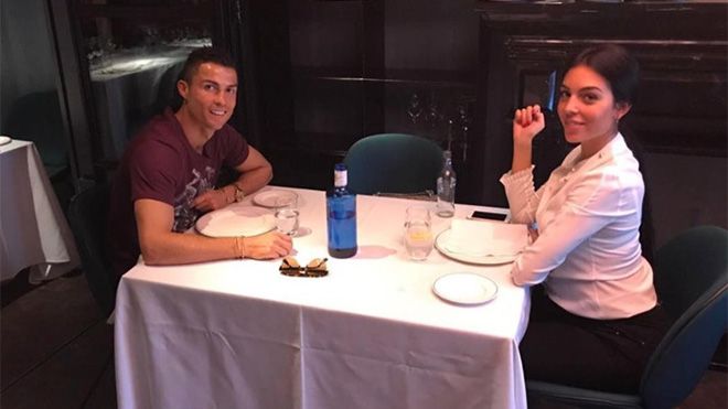 Ronaldo bị chỉ trích vì đi ăn ở nhà hàng sang trọng khi quê nhà gặp thiên tai