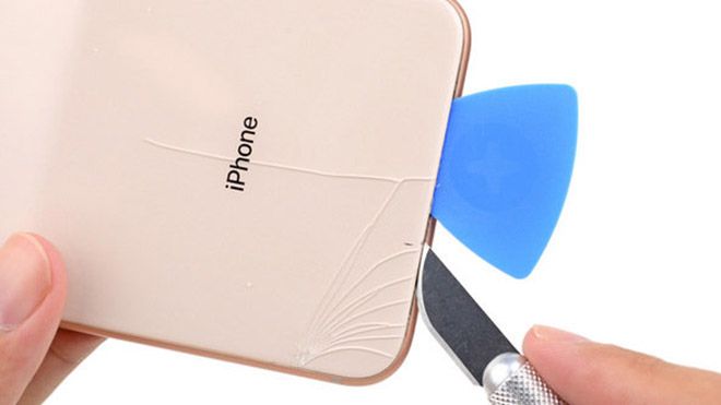 Hé lộ nguyên do khiến chi phí thay thế mặt lưng bộ đôi iPhone 8/8 Plus đắt hơn cả mặt trước