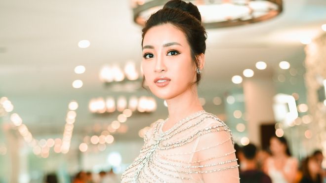 Hoa hậu Đỗ Mỹ Linh rạng rỡ tại họp báo trước thềm dự thi Miss World 2017