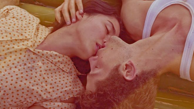 'Bầu trời đỏ': Chuyện tình 'Romeo & Juliet' ngang trái của chàng lính Pháp và cô du kích Việt