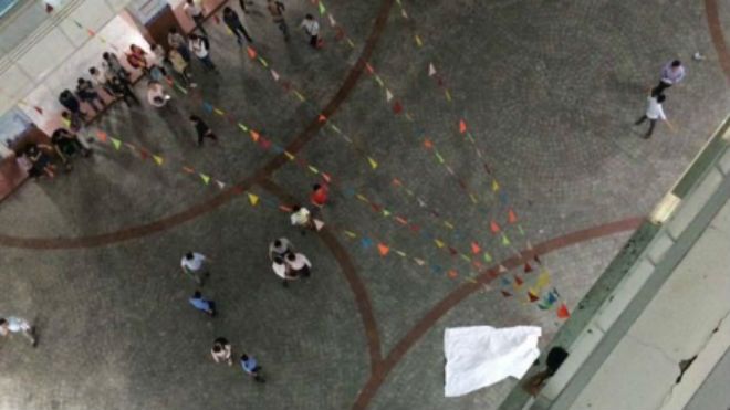 Nam sinh Hutech tử vong do bê tông rơi trúng đầu: Ai chịu trách nhiệm?