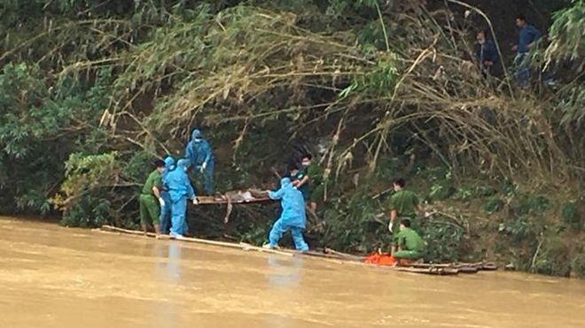 Thi thể mắc vào lùm cây trên bờ sông là thượng tá biên phòng