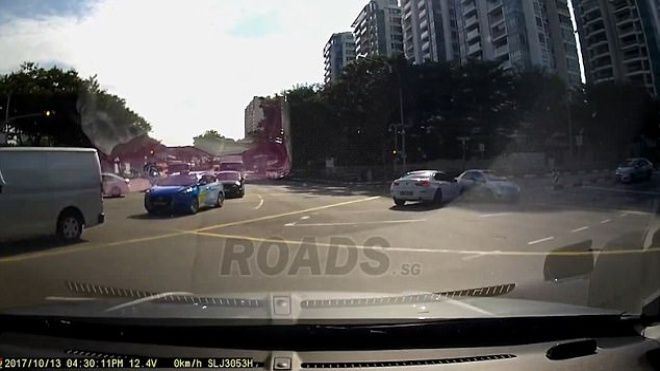 'Xe ma' bất ngờ xuất hiện trên đường phố Singapore, dân mạng hốt hoảng