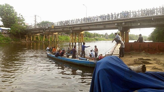Cô gái trẻ mang thai 4 tháng nhảy cầu tự tử giữa đêm khuya