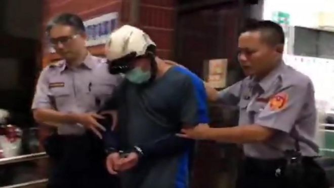 Sốc: Người đàn ông đến đồn cảnh sát với xác con gái đã chết cách đây 12 năm