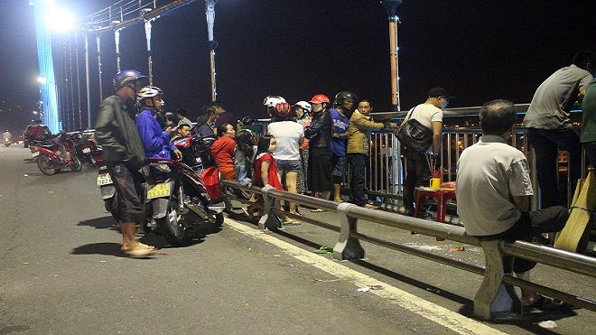 Lái ô tô đến giữa cầu Thuận Phước, người đàn ông nhảy xuống sông Hàn tự vẫn