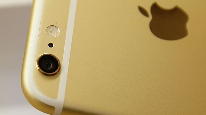 Đố bạn biết tại sao bên cạnh camera sau trên iPhone luôn có một lỗ tròn