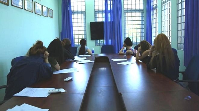 'Nam thanh, nữ tú' mở tiệc ma túy trong quán karaoke