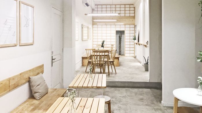 Quán cà phê tông trắng cực đẹp cho tín đồ món Nhật ở Sài Gòn
