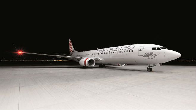 Máy bay hạ cánh khẩn cấp sau khi va chạm với đại bàng và thỏ