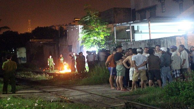 Nghi vấn nam thanh niên lao đầu vào tàu hỏa sau khi cãi nhau với người yêu